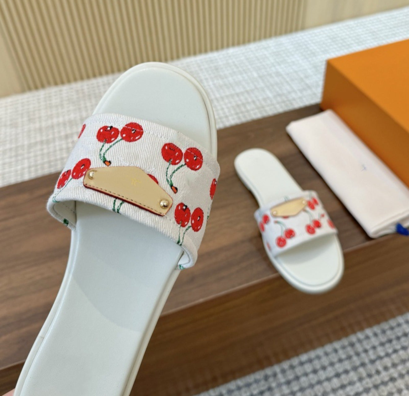 WHITE CHERRY SANDALS