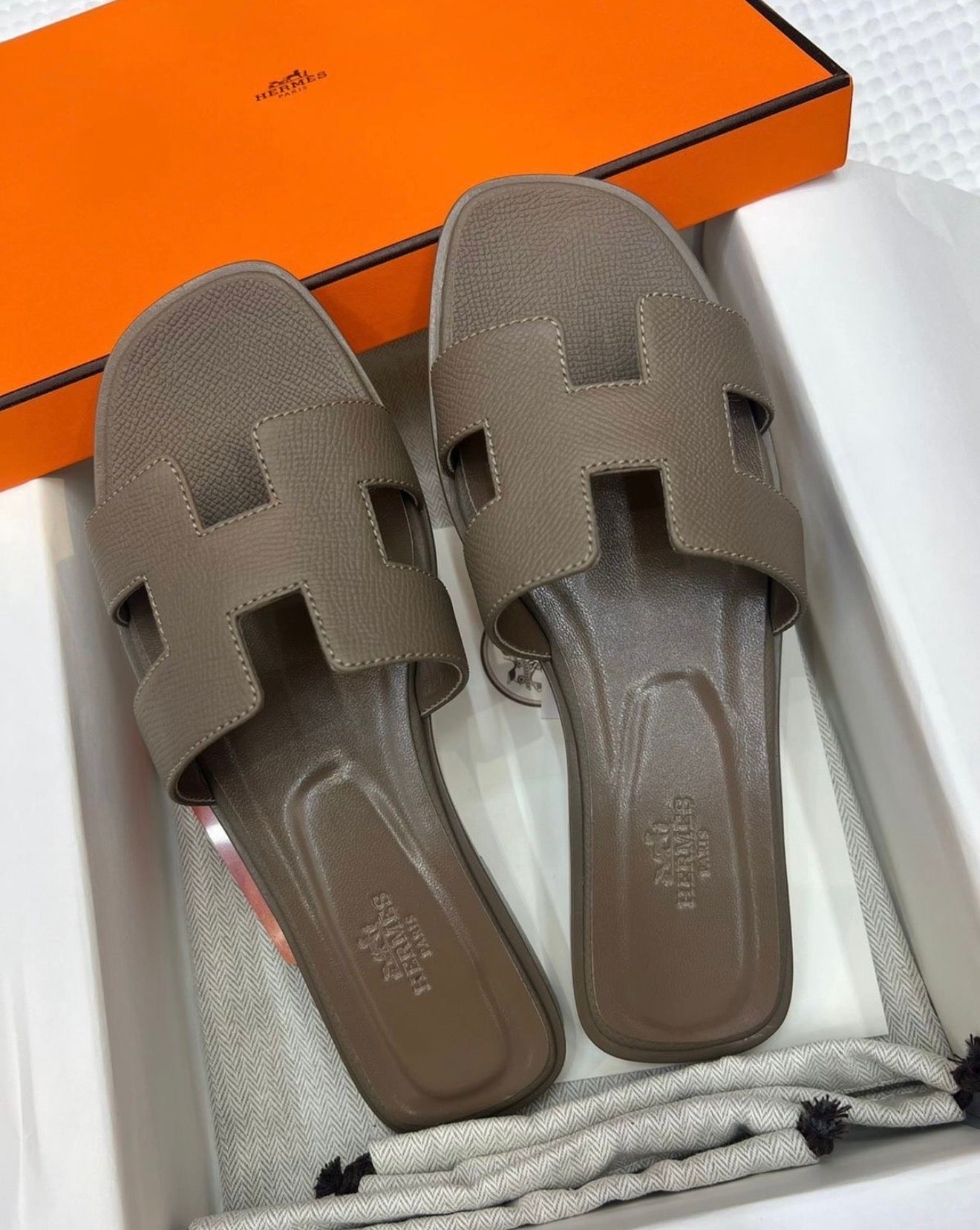 it girl taupe sandals