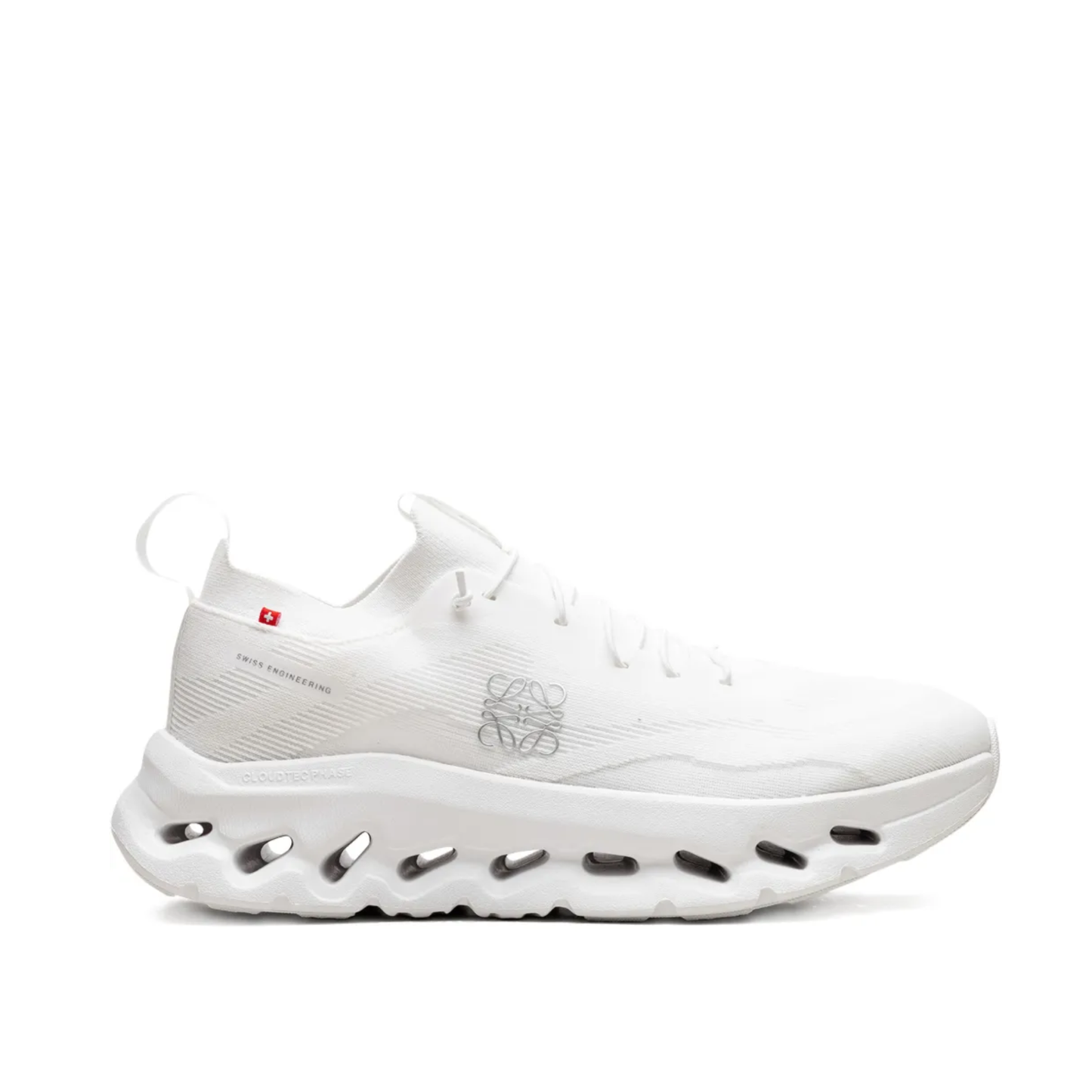 Loewe - On Cloud Tilt