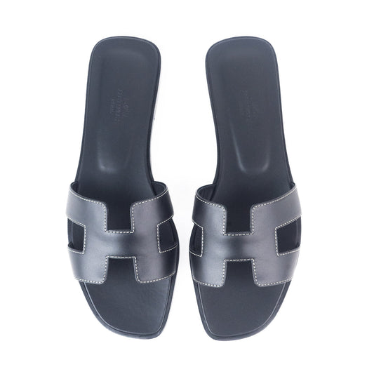 it girl black sandals