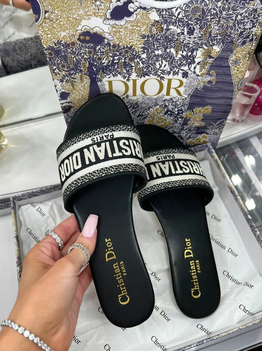 Christy sandals black and white