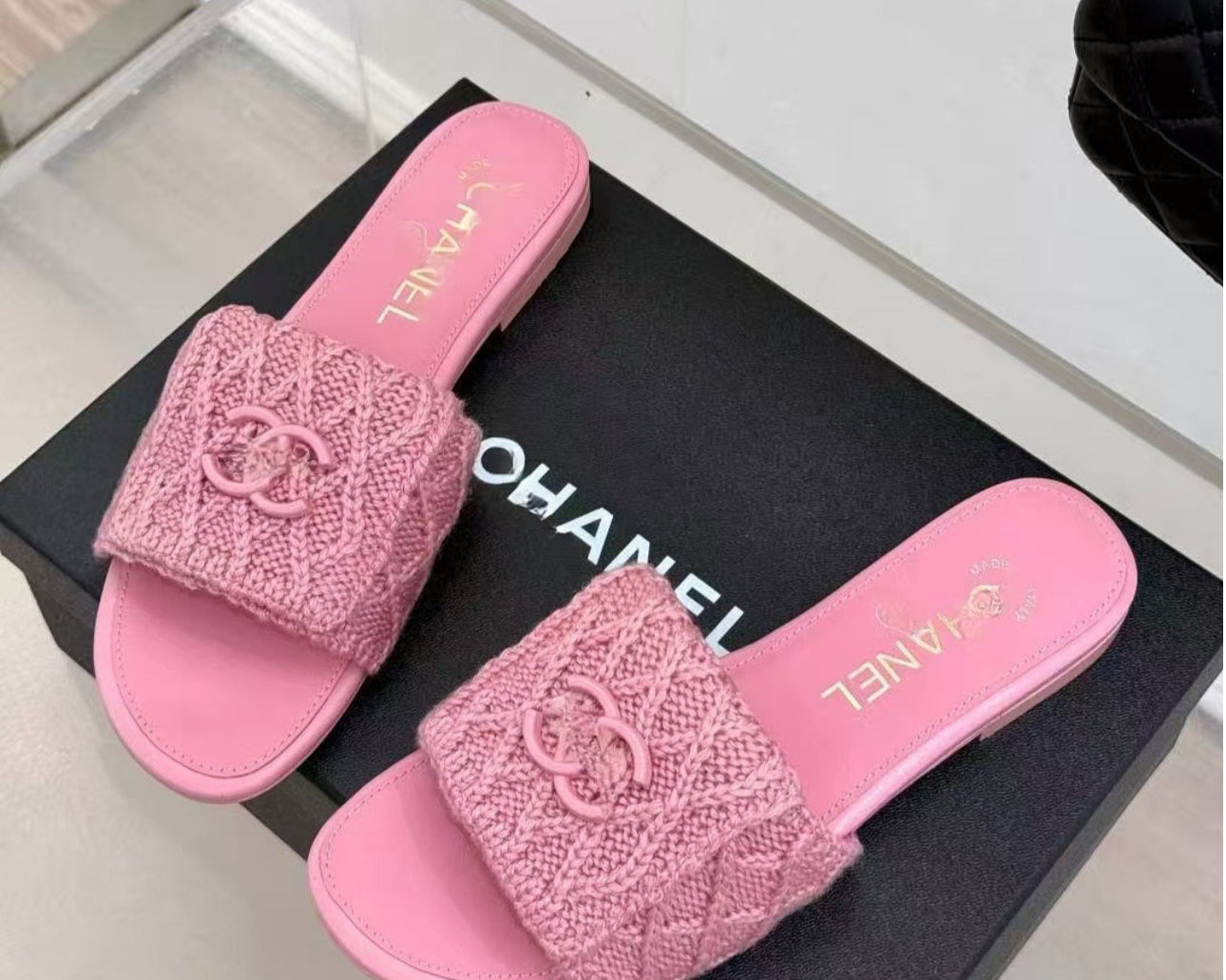 KNITTED SANDALS