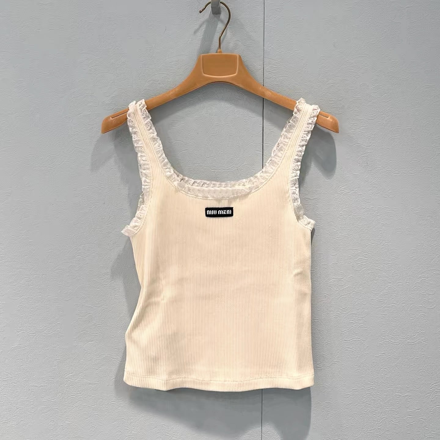 MIU TOP