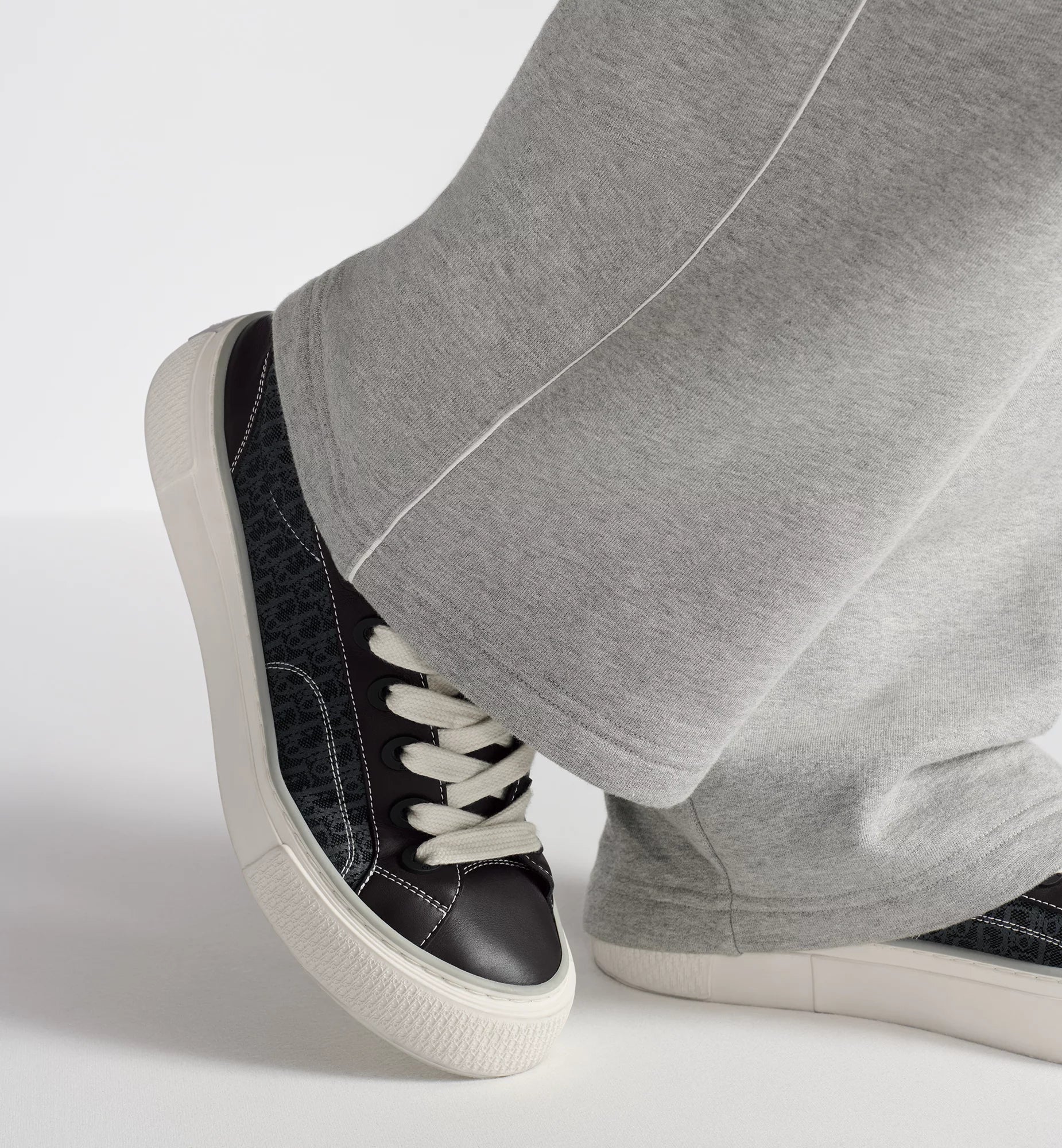 "B33" Spin Sneaker