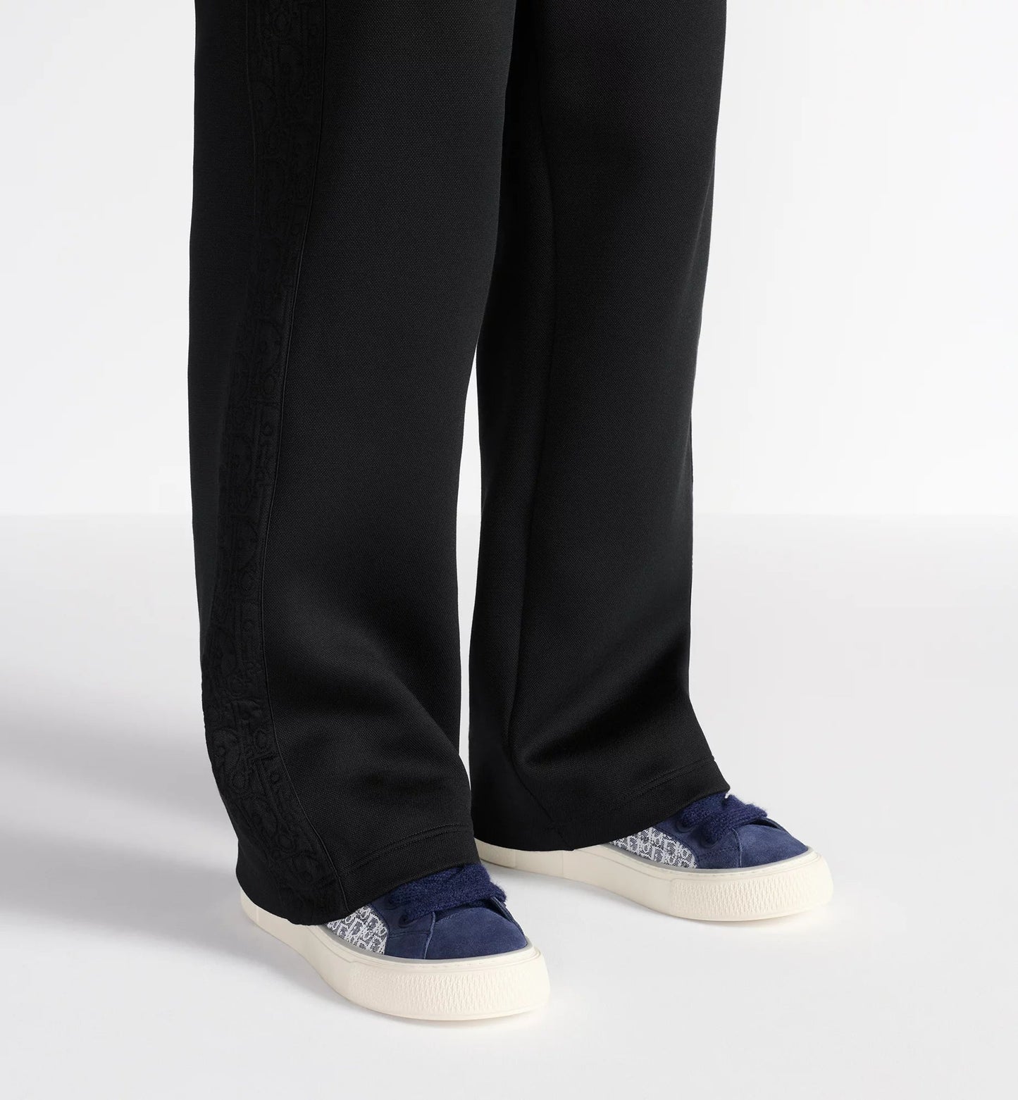 "B33" Spin Sneaker
