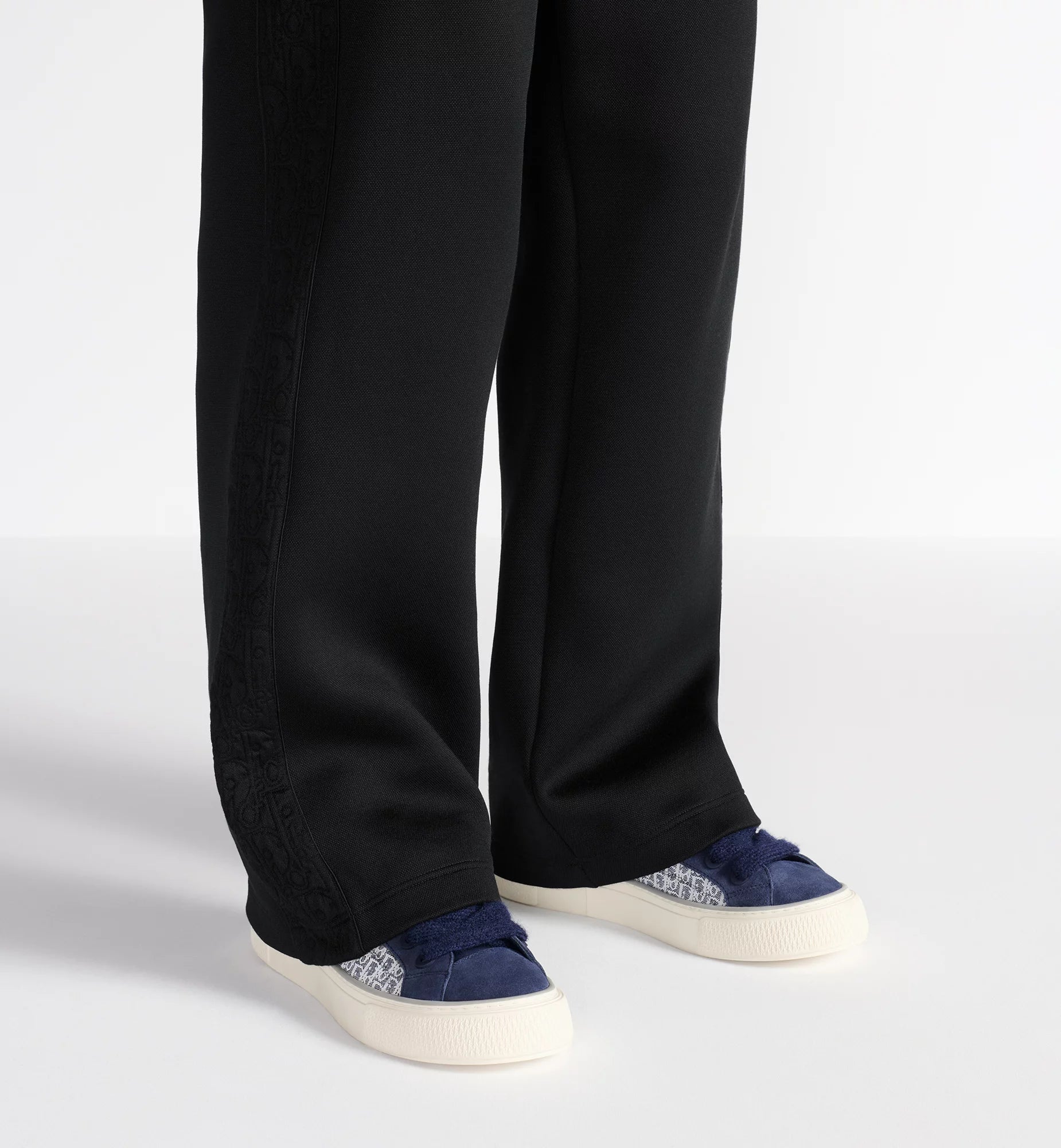 "B33" Spin Sneaker