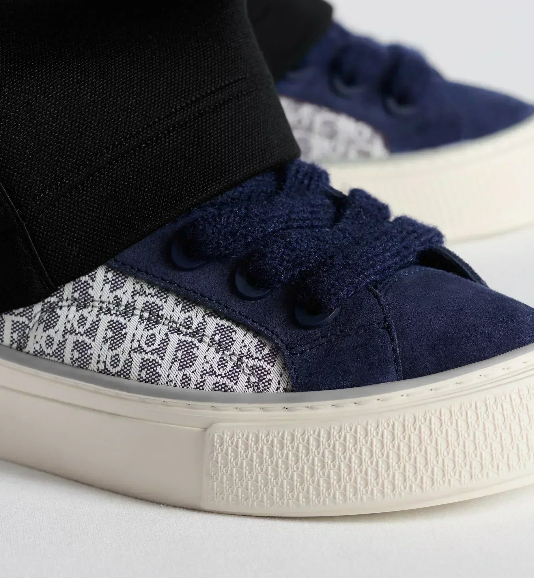 "B33" Spin Sneaker