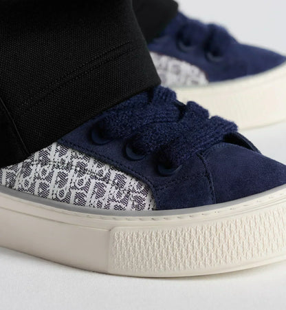 "B33" Spin Sneaker